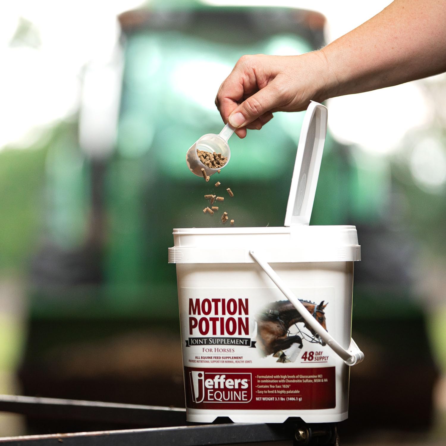 Gránulos de suplemento para articulaciones de caballos Motion Potion de Jeffers – Glucosamina HCl, MSM, Condroitina, Ácido hialurónico, Vitaminas C y E, Soporte equino diario para caballos mayores y activos – 10 lbs, Suministro para 160 días