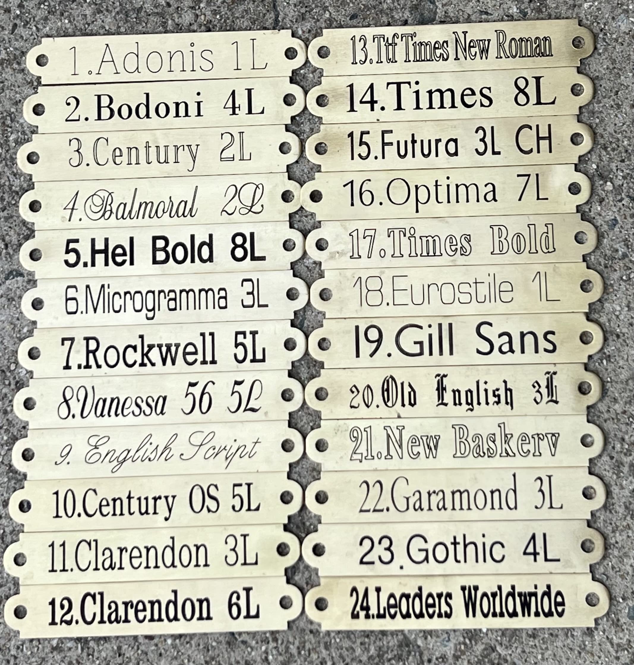 Cabestro de cuero de 3/4" de Leaders para caballos con placa de identificación grabada personalizada, cuero marrón con herrajes de latón macizo