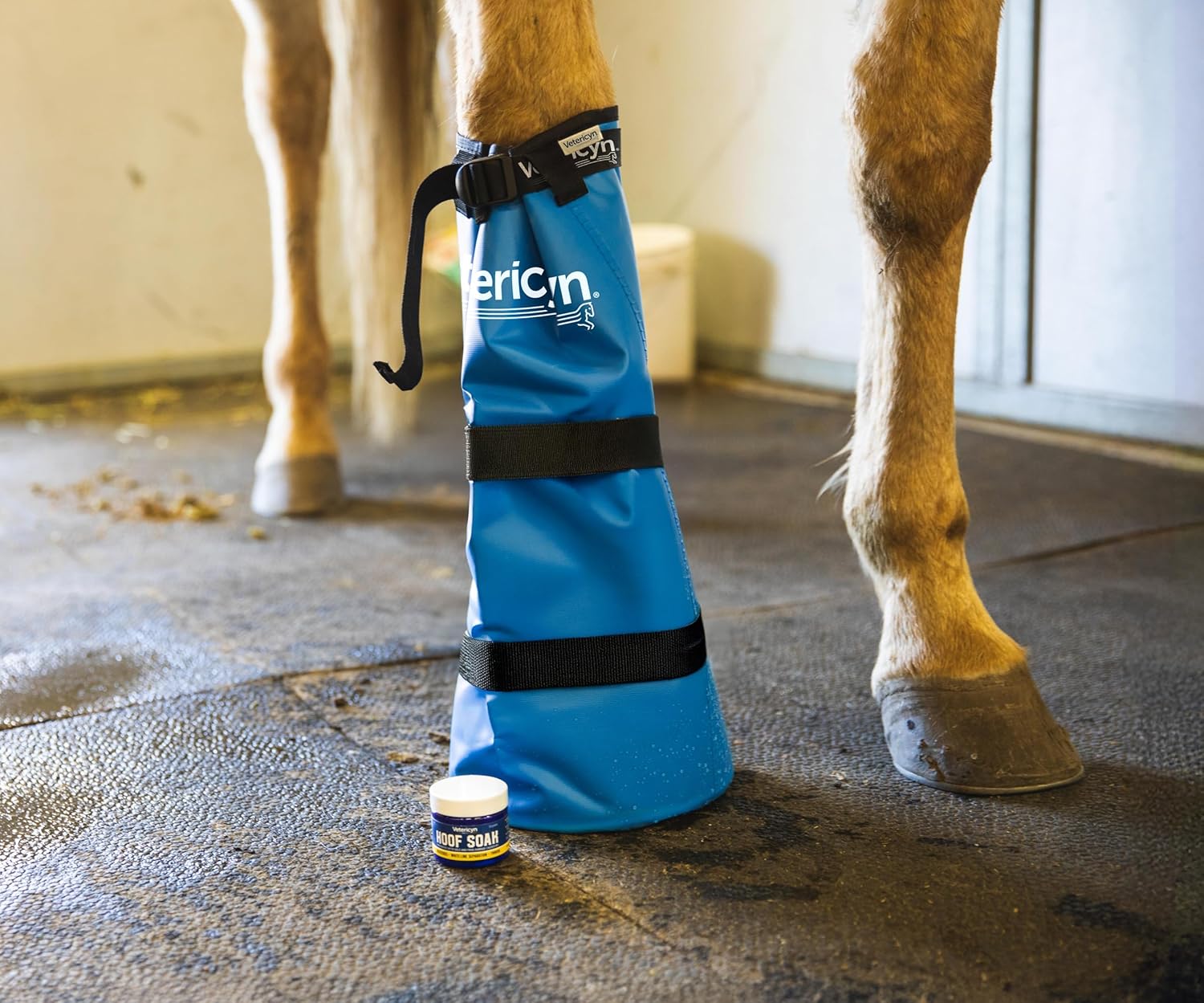 Vetericyn Mobility Hoof Soak and Hoof Boot Bundle | Single Hoof Treatment and Soaking Boot for Hooves with Sole and Frog Damage Caused by Abscesses, White Line Separation, and Thrush. 30 Grams