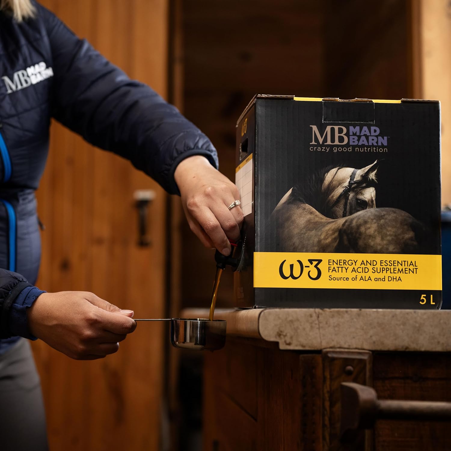 Mad Barn - W-3 Oil 5 L with Omega-3 DHA & Natural Vitamin E | Fat Supplement for Horses | Supports Healthy Skin & Shiny Coat
